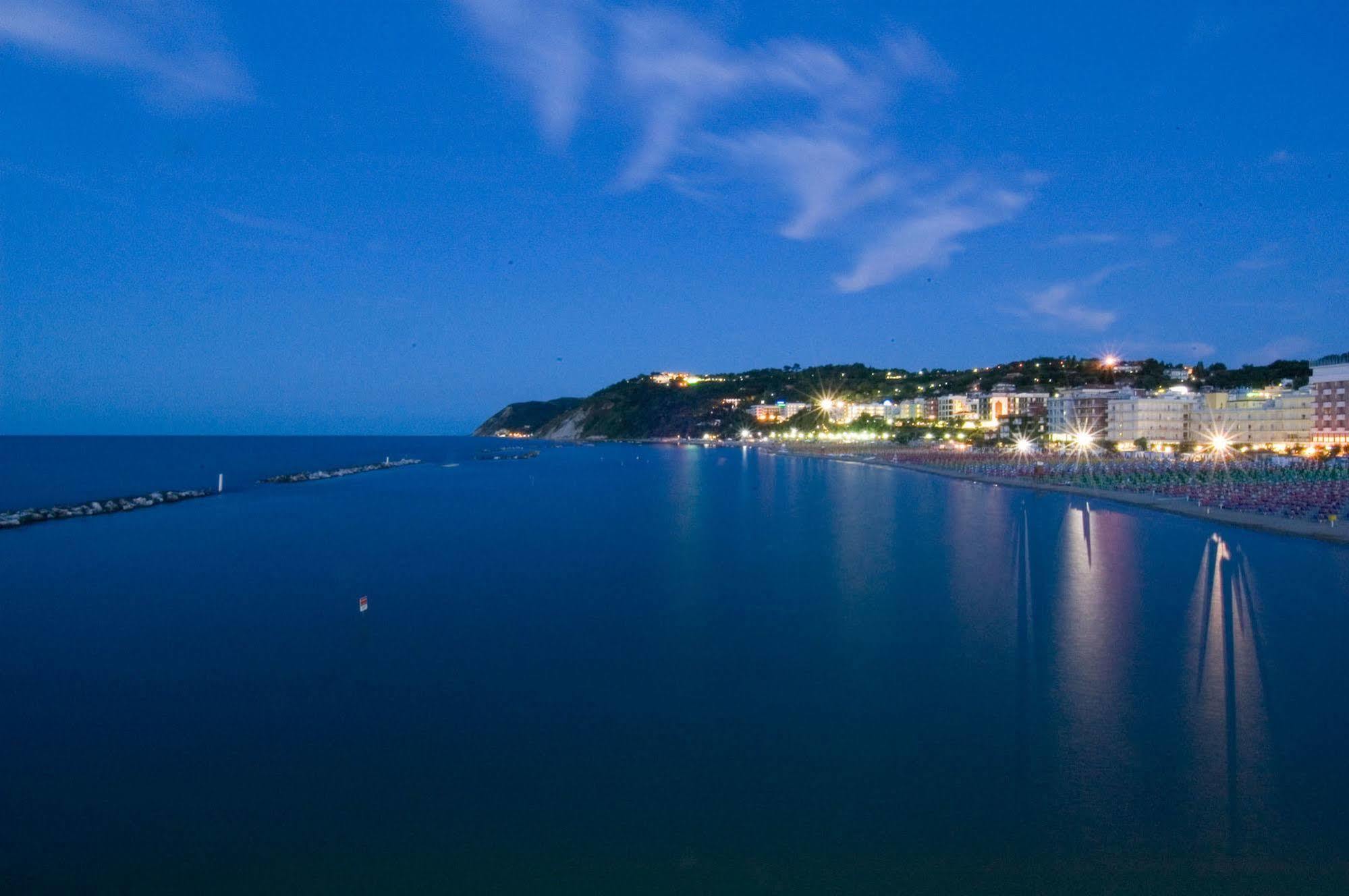 Hotel Miramare Gabicce Mare Kültér fotó